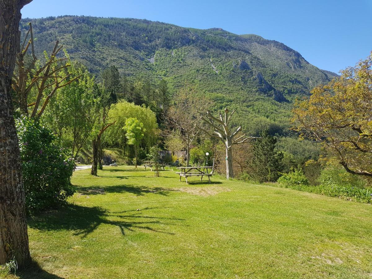 Camping Calme Et Nature Кастелан Екстериор снимка