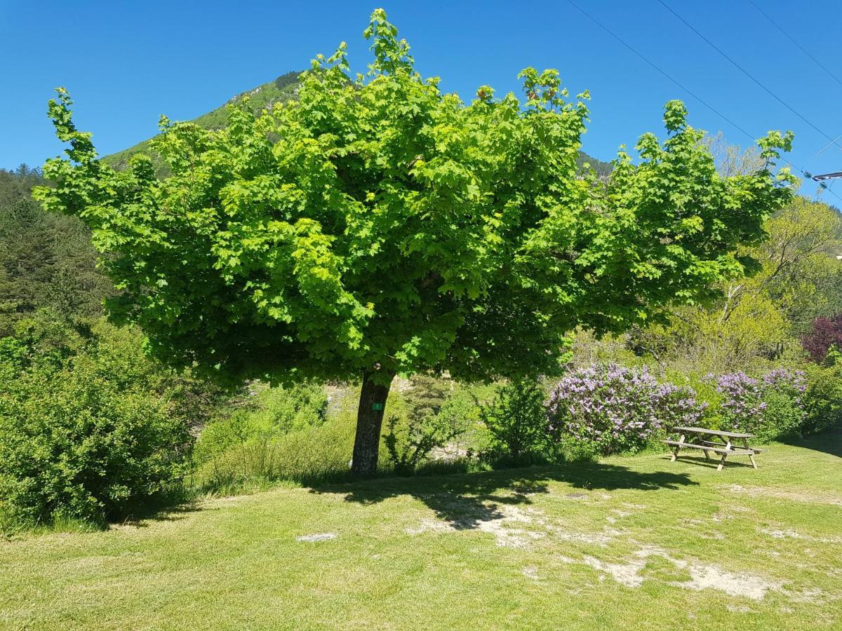 Camping Calme Et Nature Кастелан Екстериор снимка