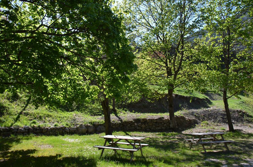 Camping Calme Et Nature Кастелан Екстериор снимка