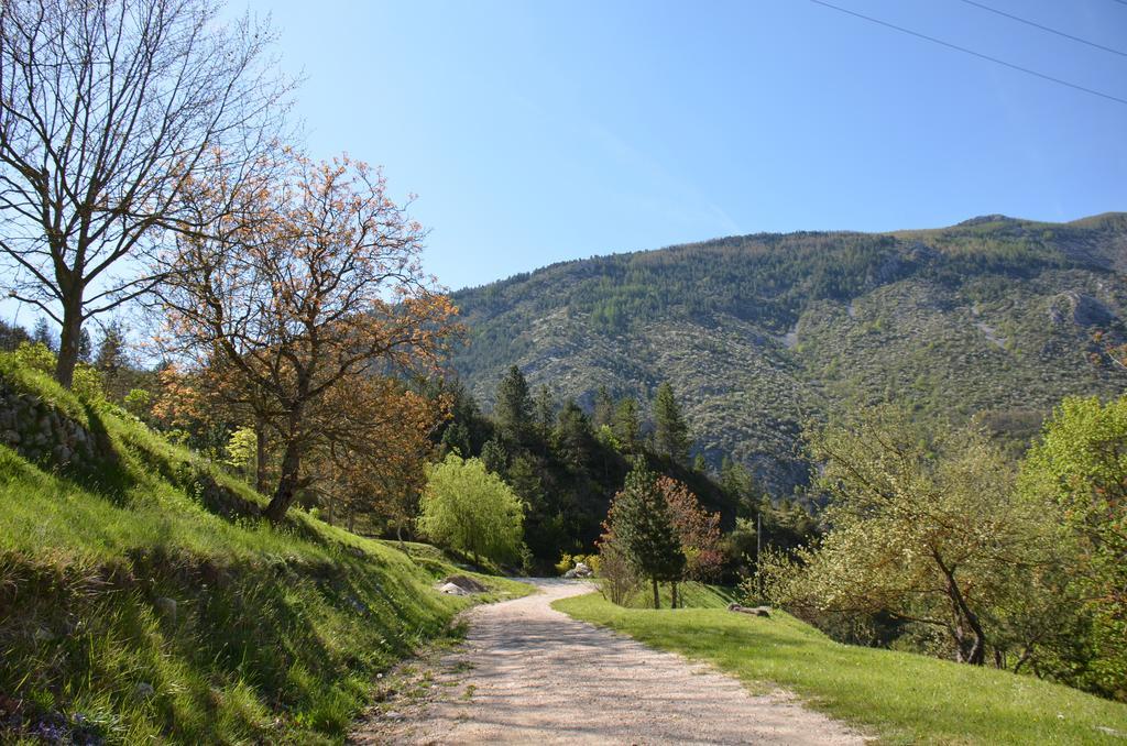 Camping Calme Et Nature Кастелан Екстериор снимка
