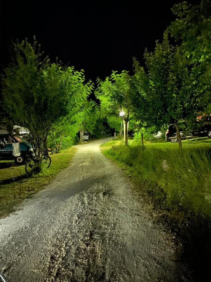 Camping Calme Et Nature Кастелан Екстериор снимка