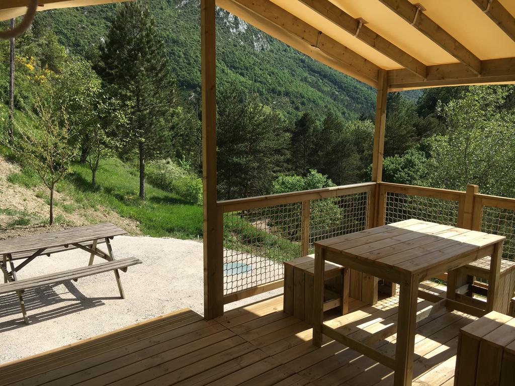Camping Calme Et Nature Кастелан Екстериор снимка